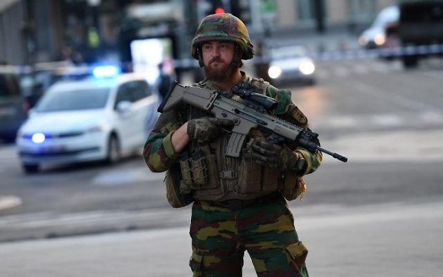 A soldier cordons off an area outside Gare Central in Brussels on June 20, 2017, after an explosion in the Belgian capital. (AFP PHOTO / Emmanuel DUNAND)