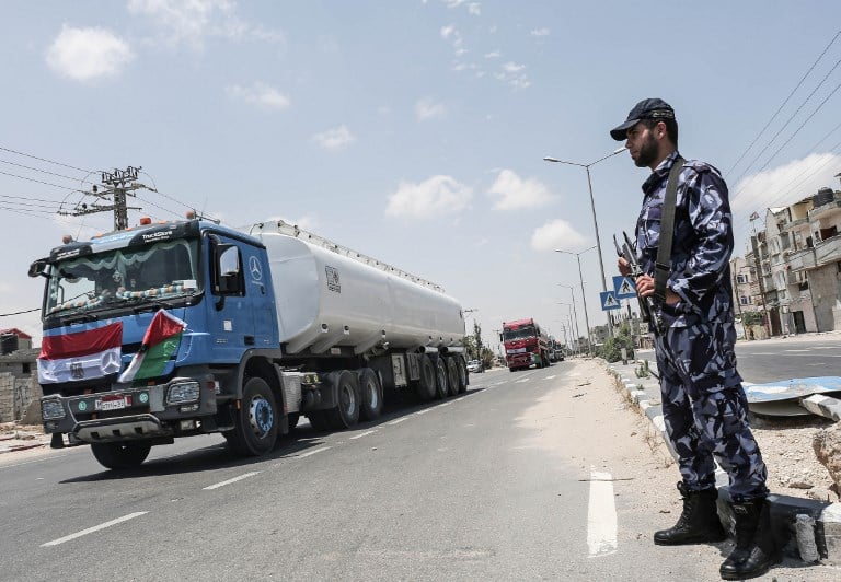 Palestinian security forces stand guard as Egyptian trucks carrying fuel drive down a street after entering the southern Gaza Strip from Egypt through the Rafah border crossing on June 21, 2017. (AFP Photo/Said Khatib) Palestinian security forces stand guard as Egyptian trucks carrying fuel drive down a street after entering the southern Gaza Strip from Egypt through the Rafah border crossing on June 21, 2017. (AFP Photo/Said Khatib)