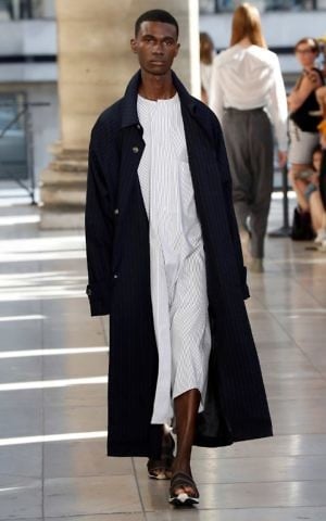 A model presents a creation by Israeli designer Hed Mayner during the Men's Fashion Week for the Spring and Summer 2018 collection in Paris, on June 23, 2017 (AFP PHOTO / FRANCOIS GUILLOT)