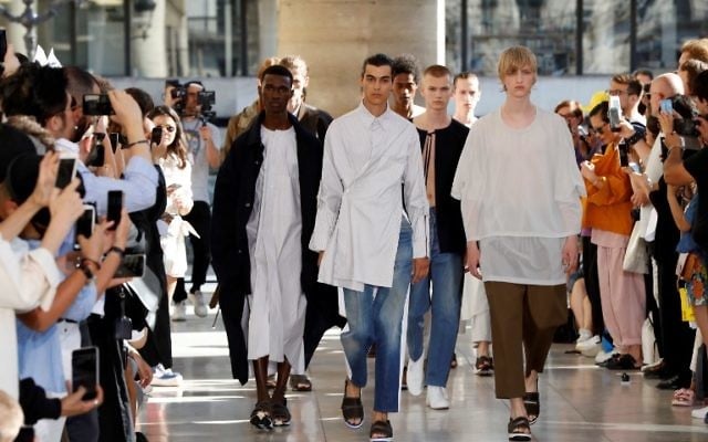 Models present creations by Israeli designer Hed Mayner during the Men's Fashion Week for the Spring and Summer 2018 collection in Paris, on June 23, 2017 (AFP PHOTO / FRANCOIS GUILLOT) Models present creations by Israeli designer Hed Mayner during the Men's Fashion Week for the Spring and Summer 2018 collection in Paris, on June 23, 2017 (AFP PHOTO / FRANCOIS GUILLOT)