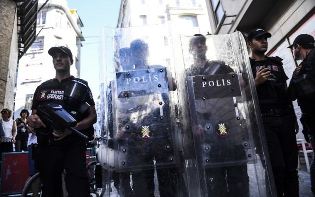 Turkish riot police officers block an access to Istiklal Avenue to prevent LGBT rights activists from going ahead with a Gay Pride annual parade on June 25, 2017, in Istanbul, a day after it was banned by the city governor's office. (AFP PHOTO / BULENT KILIC) Turkish riot police officers block an access to Istiklal Avenue to prevent LGBT rights activists from going ahead with a Gay Pride annual parade on June 25, 2017, in Istanbul, a day after it was banned by the city governor's office. (AFP PHOTO / BULENT KILIC)