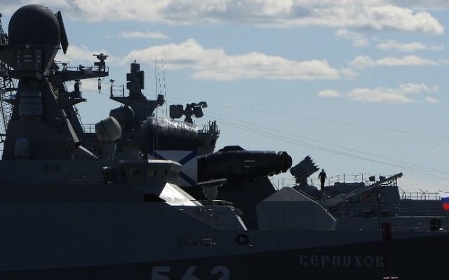 A crew member stands on the deck of the Russian Navy's Buyan-class missile corvette Serpukhov during the International Maritime Defense Show in Saint Petersburg on June 28, 2017. (AFP PHOTO / Olga MALTSEVA)