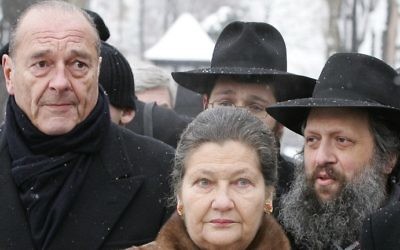 This file photo taken on January 27, 2005 at Auschwitz-Birkenau shows French President Jacques Chirac (L) and former Auschwitz prisoner and former French Health Minister Simone Veil, at the former Auschwitz Nazi death camp, before ceremonies marking the 60th anniversary of the liberation Auschwitz-Birkenau, where more than one million people died. Veil, an Auschwitz survivor who played a leading role in legalizing contraception and abortion in France, died on June 30, 2017 aged 89 (AFP PHOTO / PATRICK KOVARIK)