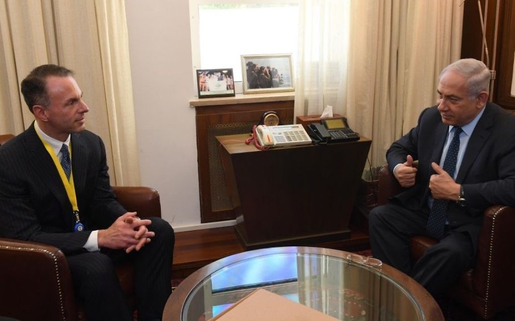 Prime Minister Benjamin Netanyahu meets eBay CEO Devin Wenig in Jerusalem, on June 5, 2017. (Haim Tzach/ GPO)