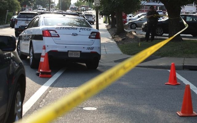 Investigators gather near the scene of an opened fire June 14, 2017 in Alexandria, Virginia. (Alex Wong/Getty Images/AFP)