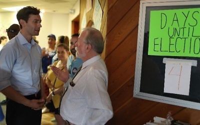 Democratic candidate Jon Ossoff speaks with Perry Taylor, Jr as he visits his Sandy Springs Field Office to thank volunteers as he runs for Georgia's 6th Congressional District on June 17, 2017 in Sandy Springs, Georgia.  Joe Raedle/Getty Images/AFP)