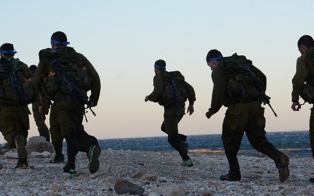Illustrative: IDF soldiers run along the beach, February 13, 2014. ( Omer Shaul/IDF Spokesperson/Flickr) Illustrative: IDF soldiers run along the beach, February 13, 2014. ( Omer Shaul/IDF Spokesperson/Flickr)