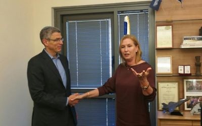 Zionist Union MK Tzipi Livni meets with President of the Union for Reform Judaism Rabbi Rick Jacobs on June 26, 2017 (Courtesy)