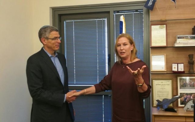 Zionist Union MK Tzipi Livni meets with President of the Union for Reform Judaism Rabbi Rick Jacobs on June 26, 2017 (Courtesy)