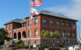 Illustrative photo of Alameda, California city hall (Wikimedia Commons/CC BY-SA 3.0)