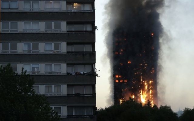 Smoke and flames rise from a building on fire in London, Wednesday, June 14, 2017. (AP/Matt Dunham) Smoke and flames rise from a building on fire in London, Wednesday, June 14, 2017. (AP/Matt Dunham)