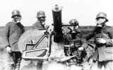 Illustrative image of German gunners wearing gas masks, with Maxim Flak M14  37 mm. (CC BY-SA Bundesarchiv, Bild 183-R52907, Wikimedia commons)