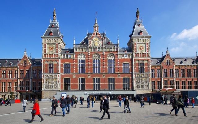Centraal Train Terminal in Amsterdam, Holland, April 7, 2013. (CC BY-SA Sergey Ashmarin, WIkimedia commons)