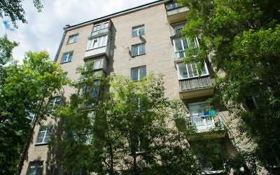 The apartment (fifth floor, right) where Yuli Edelstein was arrested in September 1984. (Israeli embassy in Russia/Courtesy)