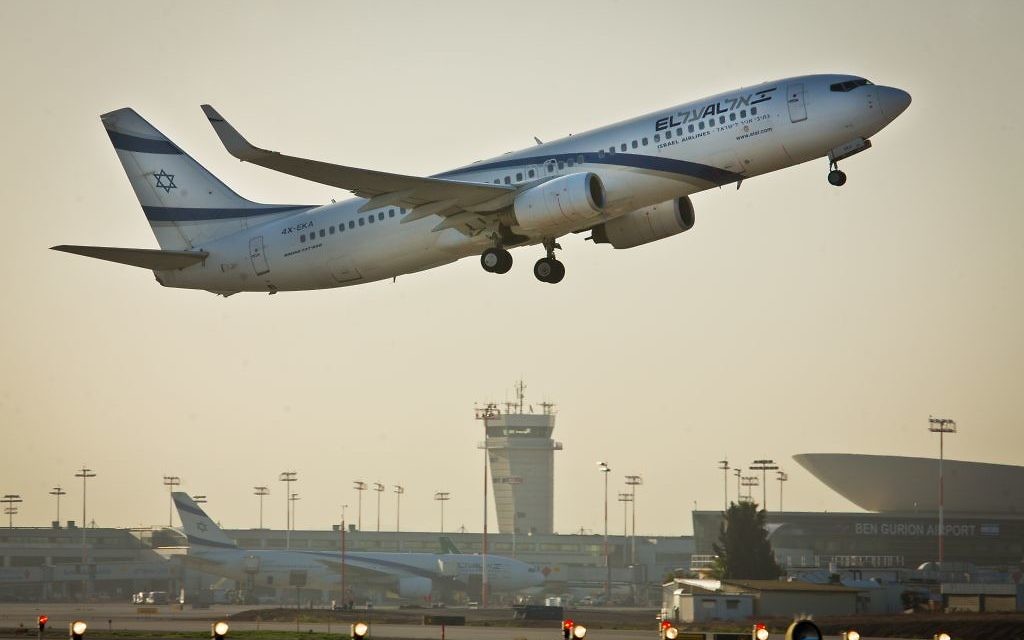 An El Al flight takes off from Ben Gurion International Airport. February 26, 2015. (Moshe Shai/Flash90)