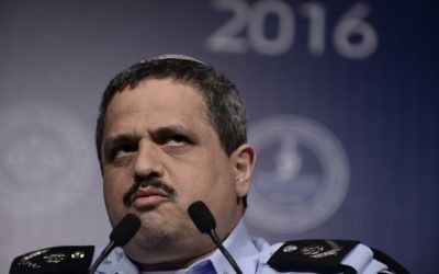 Police Commissioner Roni Alsheich speaks during a ceremony in Tel Aviv, August 30, 2016. (Tomer Neuberg/Flash90)