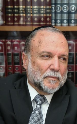 Shas Knesset member Yitzhak Cohen attends a faction meeting at the home of the Torah Sages Council president, Rabbi Shalom Cohen, in Jerusalem, on October 31, 2016 (Yaakov Cohen/Flash90)