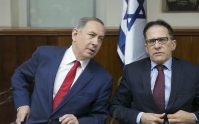 Prime minister Benjamin Netanyahu, left, and Cabinet Secretary Tzachi Braverman during the weekly cabinet meeting at the Prime Minister's Office in Jerusalem, January 29, 2017. (Ohad Zwigenberg/POOL)