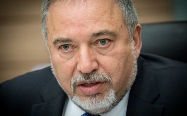 Defense Minister Avigdor Liberman speaks at the Knesset on May 29, 2017 (Yonatan Sindel/Flash90)