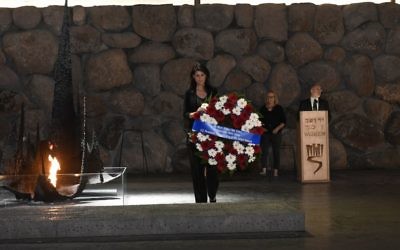 Nikki Haley, the American ambassador to the UN, lays a memorial wreath at Yad Vashem in Jerusalem on Friday, June 9, 2017 (Jorge Novominsky/Yad Vashem)