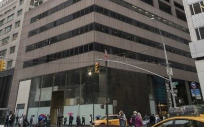 This May 30, 2017 photo shows 650 5th Avenue in New York. Assistant US Attorney Michael Lockard on Monday, June 26, 2017 urged a jury to conclude a charity must give up majority ownership in the Manhattan skyscraper, saying it is secretly controlled by Iran (AP Photo/Mary Altaffer, file) This May 30, 2017 photo shows 650 5th Avenue in New York. Assistant US Attorney Michael Lockard on Monday, June 26, 2017 urged a jury to conclude a charity must give up majority ownership in the Manhattan skyscraper, saying it is secretly controlled by Iran (AP Photo/Mary Altaffer, file)