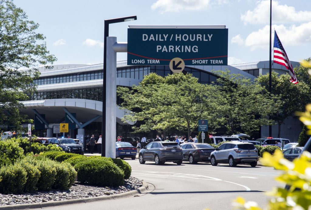 Travellers and traffic sit outside a terminal at Bishop International Airport, Wednesday morning, June 21, 2017, in Flint, Mich. (Shannon Millard/The Flint Journal-MLive.com via AP) Travellers and traffic sit outside a terminal at Bishop International Airport, Wednesday morning, June 21, 2017, in Flint, Mich. (Shannon Millard/The Flint Journal-MLive.com via AP)