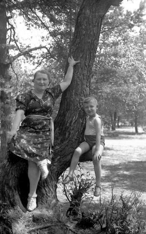 Sophie Bornstein with Michael Bornstein's older brother Samuel, who was murdered in Auschwitz. (Courtesy)