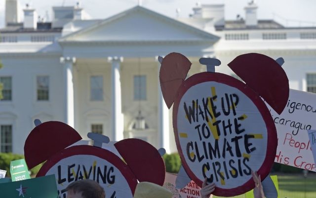 Protesters gather outside the White House in Washington, Thursday, June 1, 2017, to protest President Donald Trump's decision to withdraw the Unites States from the Paris climate change accord. (AP Photo/Susan Walsh) Protesters gather outside the White House in Washington, Thursday, June 1, 2017, to protest President Donald Trump's decision to withdraw the Unites States from the Paris climate change accord. (AP Photo/Susan Walsh)