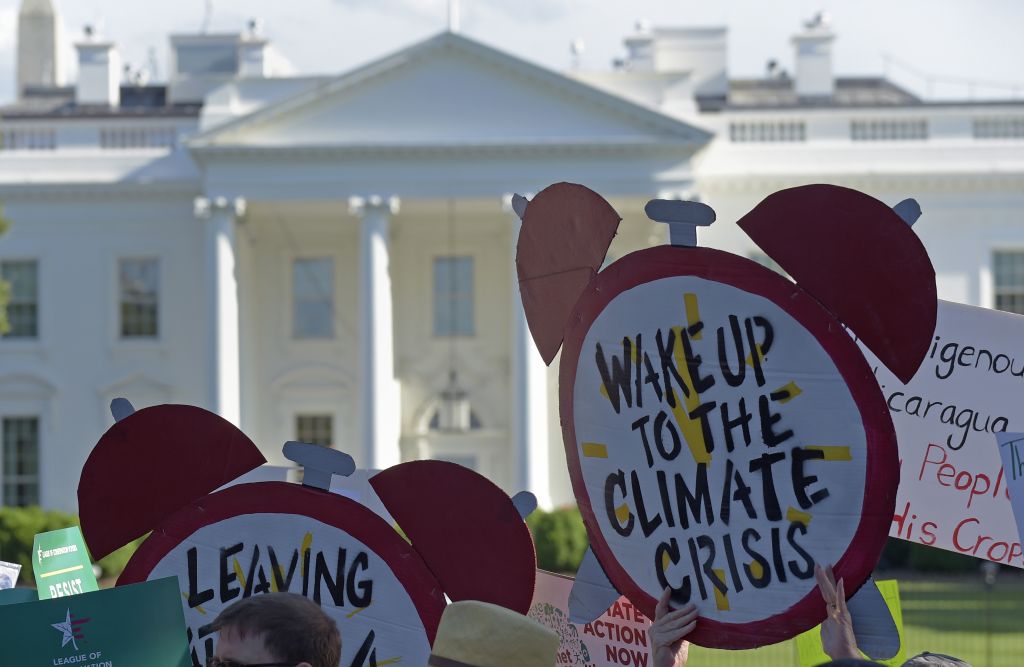 Protesters gather outside the White House in Washington, Thursday, June 1, 2017, to protest President Donald Trump's decision to withdraw the Unites States from the Paris climate change accord. (AP Photo/Susan Walsh) Protesters gather outside the White House in Washington, Thursday, June 1, 2017, to protest President Donald Trump's decision to withdraw the Unites States from the Paris climate change accord. (AP Photo/Susan Walsh)