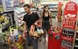 Israelis shopping in a convenience store in Tel Aviv, July 4, 2014. (Flash90)