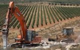 Construction workers begin work on the new settlement, Amichai, meant to resettle the evacuees of Amona, June 20, 2017. (Yonatan Sindel/Flash90)