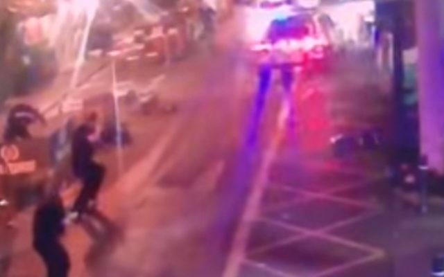 Police shoot terrorists in London terror attack in newly released video footage, June 8, 2017 (YouTube screenshot) Police shoot terrorists in London terror attack in newly released video footage, June 8, 2017 (YouTube screenshot)