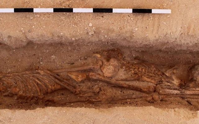 Two juvenile skeletons lie with their heads at opposite ends at the North Tombs Cemetery at Egypt's Amarna site. (Mary Shepperson/Courtesy of The Amarna Project)