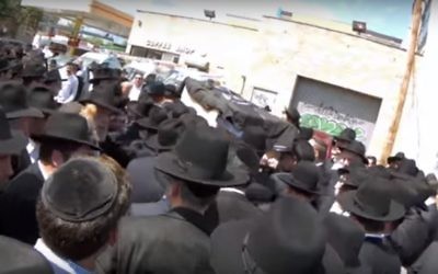 The coffin of Rabbi Meir Zlotowitz, founder of ArtScroll, is brought for eulogies in Boro Park, New York, June 25, 2017 (YouTube screenshot). He is to be buried in Beit Shemesh in Israel. The coffin of Rabbi Meir Zlotowitz, founder of ArtScroll, is brought for eulogies in Boro Park, New York, June 25, 2017 (YouTube screenshot). He is to be buried in Beit Shemesh in Israel.