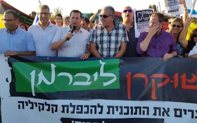 Yossi Dagan (L), head of the Samaria Regional Council that oversees settlements in the northern West Bank, led a protest on the outskirts of Qalqilya calling on the government to cancel a plan allowing the Palestinian Authority to expand the city of Qalqilya. (Samaria Regional Council)