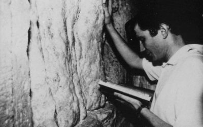 Yuli Edelstein prays at the Western Wall, upon his arrival to Israel (courtesy)