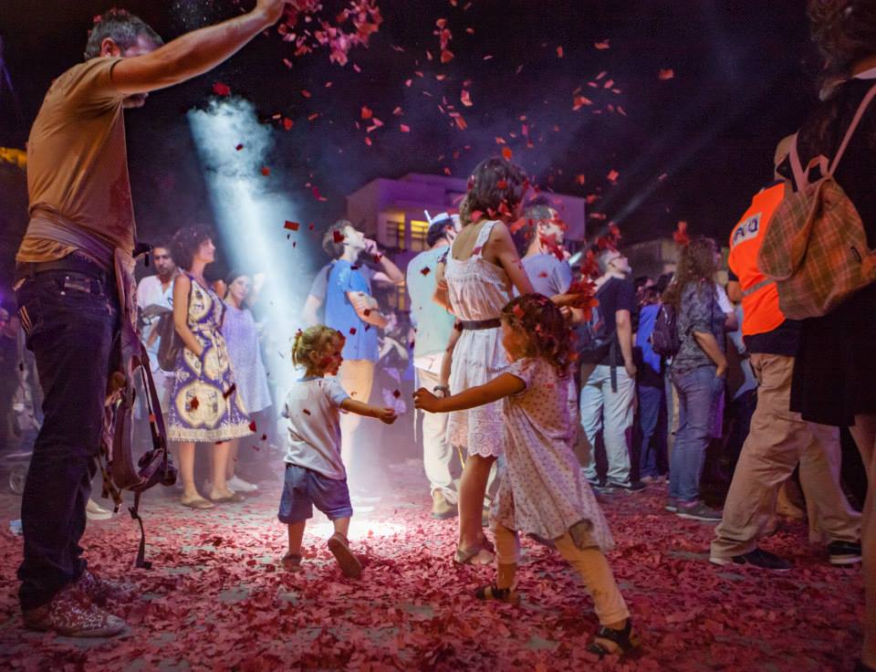 Kids take part in White Night celebrations at Bialik Square during last year's events (Courtesy Noa Ben Shalom)