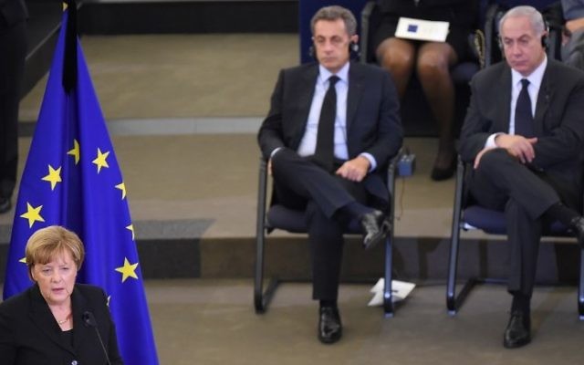 Germany's Chancellor Angela Merkel (L) speaks during a ceremony for the late German Chancellor Helmut Kohl, as France's former president Nicolas Sarkozy (C) and Israel's Prime Minister Benjamin Netanyahu look on, on July 1, 2017 at the European Parliament in Strasbourg, eastern France. (AFP PHOTO / PATRICK HERTZOG)
