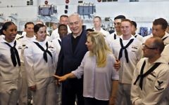 Prime Minister Benjamin Netanyahu and his wife Sara  speak with American soldiers during a visit on the US aircraft carrier USS George H. W. Bush, as it docked outside the Haifa port, on July 3, 2017. (AFP Photo/AFP Photo and Pool/Ronen Zvulun)