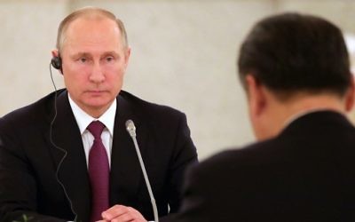 Russian President Vladimir Putin (L) and Chinese President Xi Jinping speak during a meeting at the Kremlin on July 4, 2017 in Moscow. (AFP Photo/Sputnik/Mikhail Klimentiev)
