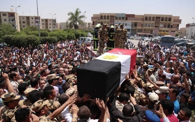 Egyptians carry the coffin of a soldier, who was killed a day earlier in the restive Sinai Peninsula in an attack by the Islamic State group, during a funeral ceremony in the 10th of Ramadan city, about 60 kms north of Cairo, on July 8, 2017 (AFP PHOTO / MAHMOUD BAKKAR) Egyptians carry the coffin of a soldier, who was killed a day earlier in the restive Sinai Peninsula in an attack by the Islamic State group, during a funeral ceremony in the 10th of Ramadan city, about 60 kms north of Cairo, on July 8, 2017 (AFP PHOTO / MAHMOUD BAKKAR)