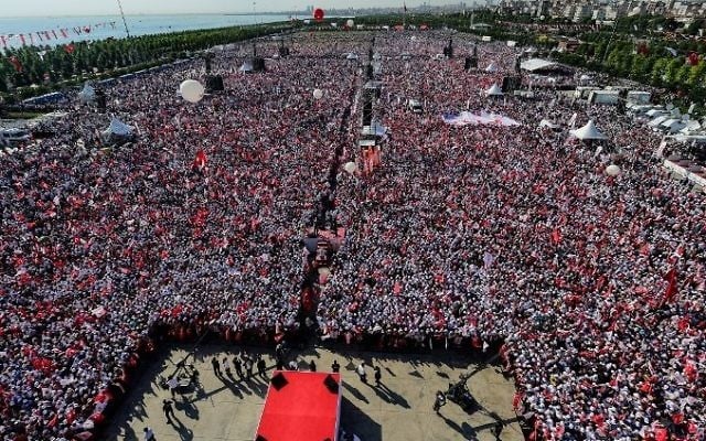 Supporters of Turkey's main opposition Republican People's Party (CHP) gather during a rally in the Maltepe district of Istanbul, on July 9, 2017. (AFP/ YASIN AKGUL)