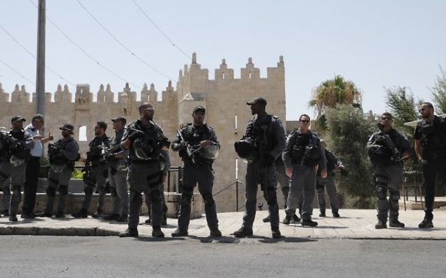 Israeli security forces stand guard in Jerusalem's Old City on July 14, 2017 following a shooting attack. (AFP/ Thomas COEX) Israeli security forces stand guard in Jerusalem's Old City on July 14, 2017 following a shooting attack. (AFP/ Thomas COEX)
