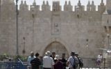Israeli border policemen stand guard outside Damascus Gate, a main entrance to Jerusalem's Old City, on July 15, 2017. (AFP/Ahmad Gharabli)