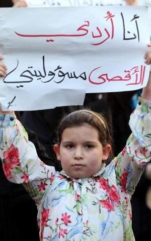 A young girl holds a placard reading in Arabic ''I'm Jordanian, the Al-Aqsa is my responsibility'' in the Jordanian capital Amman on July 15, 2017 during a demonstration against the closure of the Al-Aqsa mosque / Temple Mount compound in Jerusalem, which Israeli security forces closed a day earlier after Arab gunmen killed two Israeli policemen there (AFP PHOTO / KHALIL MAZRAAWI) A young girl holds a placard reading in Arabic ''I'm Jordanian, the Al-Aqsa is my responsibility'' in the Jordanian capital Amman on July 15, 2017 during a demonstration against the closure of the Al-Aqsa mosque / Temple Mount compound in Jerusalem, which Israeli security forces closed a day earlier after Arab gunmen killed two Israeli policemen there (AFP PHOTO / KHALIL MAZRAAWI)