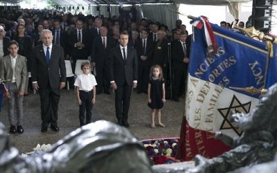 Prime Minister Benjamin Netanyahu (2nd L) and French President Emmanuel Macron (2nd R) pay their respects after laying wreaths during a ceremony commemorating the 75th anniversary of the Vel d'Hiv roundup in Paris on July 16, 2017. (AFP Photo/Pool/Kamil Zihnioglu) Prime Minister Benjamin Netanyahu (2nd L) and French President Emmanuel Macron (2nd R) pay their respects after laying wreaths during a ceremony commemorating the 75th anniversary of the Vel d'Hiv roundup in Paris on July 16, 2017. (AFP Photo/Pool/Kamil Zihnioglu)