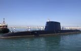 This file photo taken on January 12, 2016, shows the German-made INS Rahav Dolphin 2-class submarine arriving at the military port of Haifa on January 12, 2016. (AFP Photo/Jack Guez)