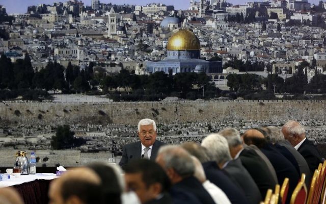 Palestinian Authority president Mahmoud Abbas addresses a meeting of the Palestinian leadership in the West Bank city of Ramallah on July 21, 2017. (AFP PHOTO / ABBAS MOMANI)