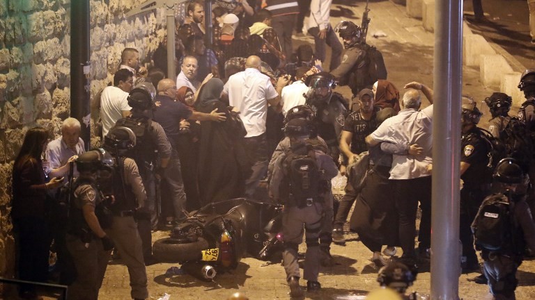 Border Police attempt to disperse demonstrators outside Lions Gate, a main entrance to Jerusalem's Old City, on July 22, 2017. (AFP Photo/Ahmad Gharabli) Border Police attempt to disperse demonstrators outside Lions Gate, a main entrance to Jerusalem's Old City, on July 22, 2017. (AFP Photo/Ahmad Gharabli)