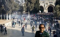Israeli security forces fire tear gas to disperse Palestinians after clashes broke out at the Temple Mount compound in Jerusalem's Old City on July 27, 2017. (AFP Photo/Ahmad Gharabli)